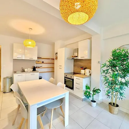 Le Colbert, Spacieux, 4 Chambres, 4 Salles De Bain Apartamento Nimes