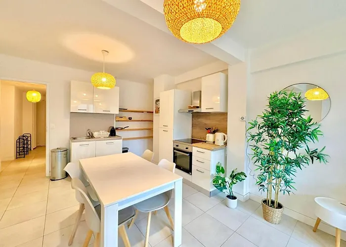 Le Colbert, Spacieux, 4 Chambres, 4 Salles De Bain Apartamento Nimes