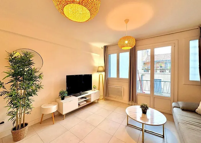 Le Colbert, Spacieux, 4 Chambres, 4 Salles De Bain * Nimes